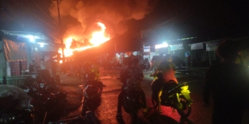 Sebanyak 55 rumah toko di Simeulue, Aceh, hangus terbakar. (Foto: Alibi/Dok. BPBA)