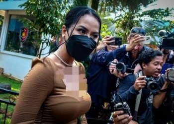 Siskaeee memenuhi panggila pemeriksaan terkait film porno di Jaksel. (Foto: Dok. detikcom/Andhika Prasetia)
