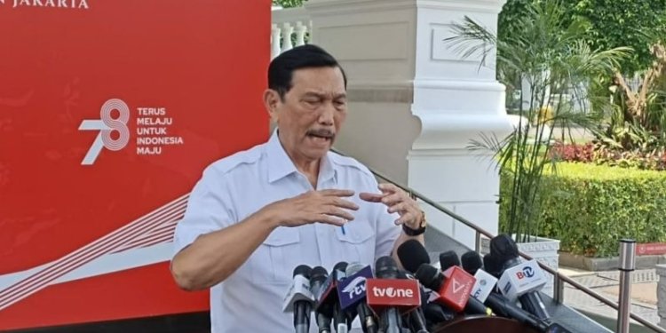 Menteri Koordinator Bidang Kemaritiman dan Investasi Luhut Binsar Panjaitan sekaligus Ketua Dewan Penasihat Partai Golkar saat ditemui di Istana Kepresidenan Jakarta, Rabu (27/9/2023). (Foto: Alibi/Indra Arief Pribadi)