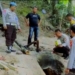 Personel Polsek Tilongkabila saat melakukan pembongkaran tempat produksi minuman beralkohol tradisional jenis cap tikus, di Desa Tunggulo, Kecamatan Tilongkabila, Kabupaten Bone Bolango, Gorontalo. Jumat (15/9/2023). (Foto: Antara/HO-Polsek Tilongkabila)