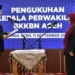 Penjabat Gubernur Aceh, Achmad Marzuki, mengukuhkan Safrina Salim, sebagai Kepala Perwakilan BKKBN Aceh, di Banda Aceh, Senin (11/9/2023). (Foto: Alibi/Dok. Humas Aceh)