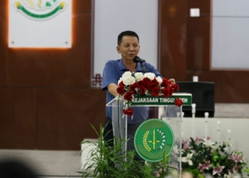 Penjabat Gubernur Aceh Achmad Marzuki, saat memberikan sambutan pada acara Silaturahmi Forkopimda Aceh dan Instansi terkait Lainnya, di Kejaksaan Tinggi Aceh, Banda Aceh, Jumat (8/9/2023). (Foto: Alibi/Dok. Humas Aceh)