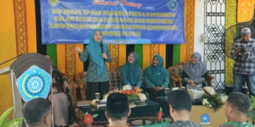 Penjabat Ketua TP-PKK Aceh, Ayu Marzuki, saat memberikan arahan pada pertemuan dengan pengurus PKK Kota Banda Aceh dan PKK Gampong Peuniti, Banda Aceh, Sabtu (23/9/2023). (Foto: Alibi/Dok. Humas Aceh)