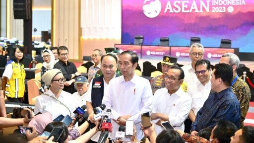 Presiden Joko Widodo memberikan keterangan kepada awak media usai meninjau lokasi penyelenggaraan KTT ASEAN, Jumat (1/9/2023). (Foto: Dok. BPMI Setpres/Muchlis Jr)