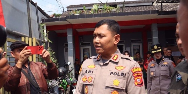 Kapolres Sukabumi Kota AKBP Ari Setyawan Wibowo saat dimintai keterangan terkait upaya pencegahan perundungan di kalangan pelajar. (Foto: Dok. Antara/Aditya Rohman)
