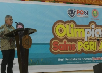 Sekretaris Daerah Aceh, Bustami, saat membuka lomba olimpiade sains PGRI Aceh di Gedung Ucc Ahmad Dahlan Muhammadiyah Aceh, Banda Aceh, Minggu (3/9/2023). (Foto: Alibi/Dok. Humas Aceh)