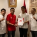 Penunjukan Syeh Joel sebagai Ketua Dewan Pimpinan Wilayah (DPW) Partai Solidaritas Indonesia (PSI) Aceh oleh Ketua Umum DPP PSI Pusat Kaesang Pangarep. (Foto: Alibi/Dok. PSI Aceh) 