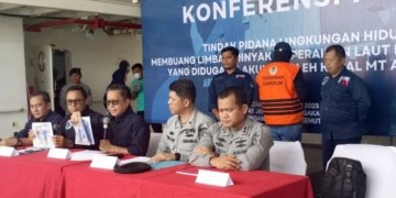 Konferensi pers penetapan tersangka MAM warga negara Mesir yang melakukan pembuangan limbah B3 di Batam Kepulauan Riau. (Foto: Antara/Yude)