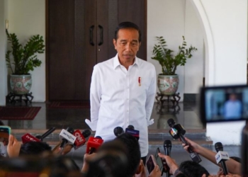 Presiden Joko Widodo menyampaikan keterangan di hadapan awak media di Istana Merdeka, Jakarta, Jumat (6/10/2023). (Foto: Dok. BPMI Setpres)