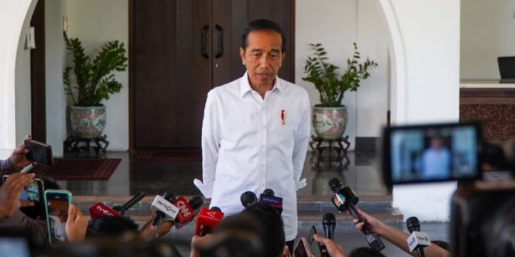 Presiden Joko Widodo menyampaikan keterangan di hadapan awak media di Istana Merdeka, Jakarta, Jumat (6/10/2023). (Foto: Dok. BPMI Setpres)