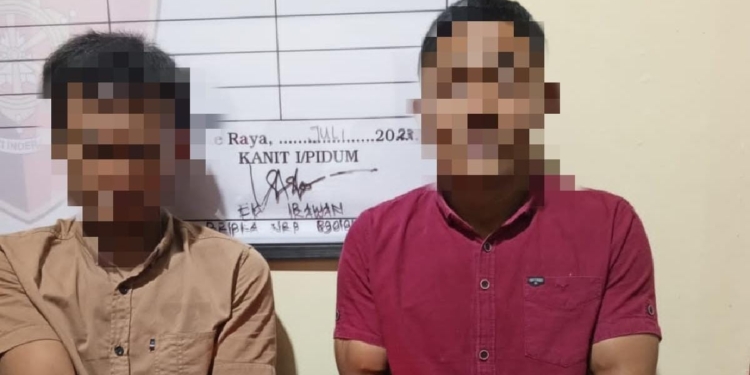 Polisi ringkus dua maling yang masuk ke rumah warga di Kampung Purwosari, Kecamatan Bandar, Polres Bener Meriah, Aceh. (Foto: Alibi/Dok. Polres Bener Meriah)