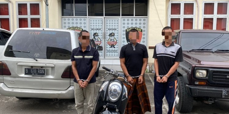 Satreskrim Polres Lhokseumawe menangkap tiga maling sepeda motor. (Foto: Alibi/Dok. Polres Lhokseumawe)