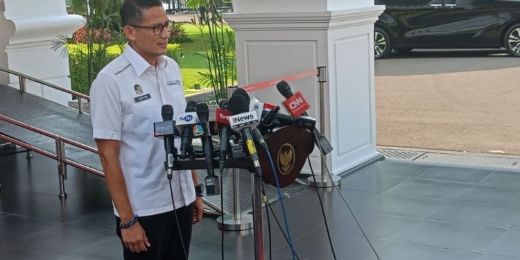 Menteri Pariwisata dan Ekonomi Kreatif Sandiaga Uno saat memberikan keterangan pers di Istana Kepresidenan Jakarta, Senin (9/20/2023). (Foto: Antara/Rangga Pandu Asmara Jingga)