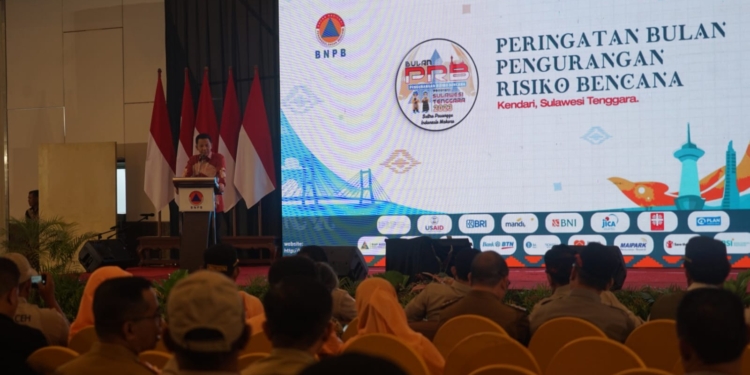 Penjabat Gubernur Aceh Achmad Marzuki saat memberikan sambutan pada acara puncak Peringatan Bulan Pengurangan Risiko Bencana (PRB) Nasional tahun 2023, di Kendari, Sulawesi Tenggara, Jumat (13/10/2023). (Foto: Alibi/Dok. Humas Aceh)
