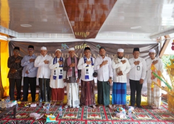 Penyambutan jemaah umrah PT Mifa Bersaudara di Dayah Serambi Aceh, Gampong Meunasah Rayeuk Kecamatan Kaway XVI, kabupaten setempat, Jumat (13/10/2023). (Foto untuk Alibi)