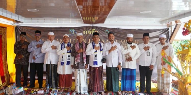 Penyambutan jemaah umrah PT Mifa Bersaudara di Dayah Serambi Aceh, Gampong Meunasah Rayeuk Kecamatan Kaway XVI, kabupaten setempat, Jumat (13/10/2023). (Foto untuk Alibi)