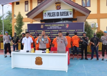 Kapolres Aceh Timur AKBP Andy Rahmansyah memberikan keterangan kepada awak media terkait tiga kasus tambang ilegal. (Foto: Alibi/Dok. Polres Aceh Timur)