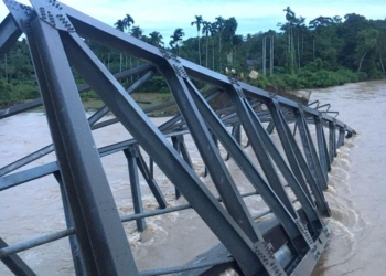 Banjir rusak jembatan di Nagan Raya, Aceh. (Foto: Alibi/Dok. Warga)