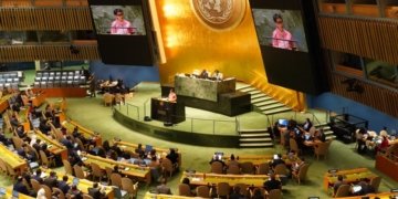 Menteri Luar Negeri Retno Marsudi berbicara dalam pertemuan darurat Sidang Majelis Umum PBB untuk membahas aksi ilegal Israel di wilayah pendudukan Palestina, yang digelar di New York, AS, pada Kamis (26/10/2023). (Foto: Antara/HO-Kemlu RI)