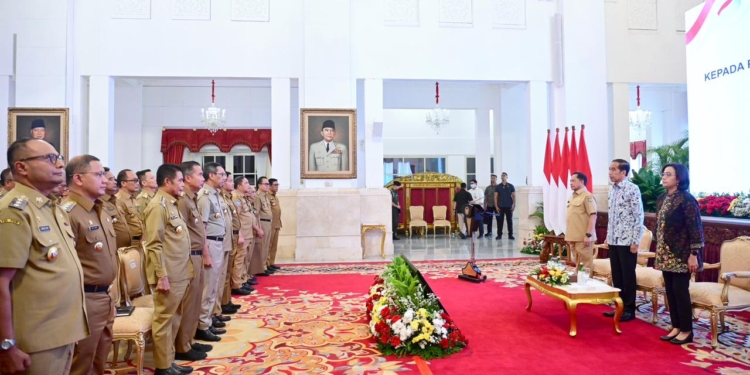 Penjabat kepala daerah tingkat provinsi hingga kabupaten/kota se-Indonesia menghadiri rapat koordinasi (rakor) bersama Presiden RI Joko Widodo (Jokowi). (Foto: Alibi/Dok. Humas Aceh)
