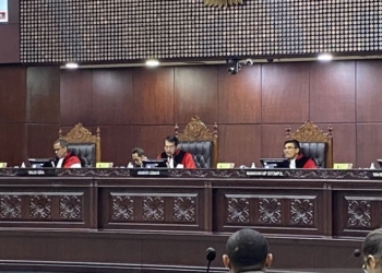 Sidang Pengucapan Putusan/Ketetapan Perkara Nomor 102/PUU-XXI/2023 di Gedung Mahkamah Konstitusi RI, Jakarta, Senin (23/10/2023). (Foto: Antara/Fath Putra Mulya/aa)