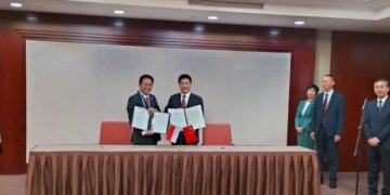 Komisi Pemberantasan Korupsi (KPK) dan Komisi Pengawas Nasional (National Commission of Supervision/NCS) China menandatangani pembaruan nota kesepahaman (MoU) penguatan kerja sama antikorupsi lintas negara di Beijing, China, Selasa (17/10/2023). (Foto: Antara/HO-KPK)