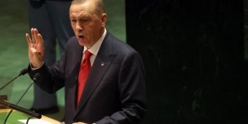 Presiden Turki Recep Tayyip Erdogan mengumumkan 3 hari berkabung sebagai belasungkawa merespons serangan udara ke RS Al Ahli di Jalur Gaza, Palestina. (Foto: Dok. Getty Images via AFP/Spencer Platt)