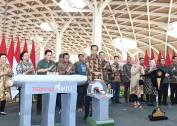 Presiden Joko Widodo meresmikan Kereta Cepat Jakarta-Bandung (KCJB) di Stasiun Halim, Jakarta, pada Senin (2/10/2023). (Foto: BPMI Setpres/Kris)