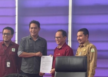Penandatanganan kontrak kerja pembangunan fasilitas PPS Kutaraja Lampulo, Banda Aceh. (Foto: Distori/Dok. Humas Aceh)