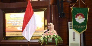 Ketua Dharma Wanita Persatuan (DWP) Aceh, Mellani Subarni, membuka secara resmi Rapat Kerja DWP Kabupaten/Kota se-Aceh, di Banda Aceh, Senin (30/10/2023). (Foto: Alibi/Dok. Humas Pemerintah Aceh)