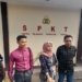 Keluarga Mahasiswa IAIN Gorontalo yang meninggal saat pengaderan, didampingi sejumlah kuasa hukum usai menyampaikan aduan ke SPKT Polda Gorontalo. (Foto: Antara/Zulkifli Polimengo)