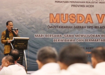 Asisten Perekonomian dan Pembangunan Sekda Aceh, Mawardi, saat menyampaikan sambutan dan membuka Musyawarah Daerah (Musda) VIII DPD REI Aceh Tahun 2023, di Banda Aceh, Rabu (4/10/2023). (Foto: Alibi/Dok. Humas Aceh)