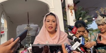 Putri Presiden ke-4 RI Abdurrahman Wahid, Yenny Wahid, di sela-sela Upacara Penurunan Sang Merah Putih di Istana Merdeka, Jakarta, Kamis (17/8/2023). (Foto: Antara/Yashinta Difa)