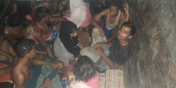 Imigran Rohingya saat diamankan dalam sebuah truk di Aceh Timur. (Foto: Dok. Polres Aceh Timur)
