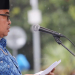 Sekda Aceh, Bustami membacakan amanat saat memimpin Upacara Peringatan HUT KORPRI ke - 52 di Halaman Kantor Gubernur Aceh, Banda Aceh, Rabu (29/11/2023). (Foto: Adpim Pemprov Aceh)