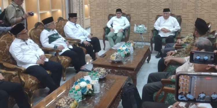 Din Syamsuddin bersama perwakilan ormas Islam bertemu Ketua Umum PKB Muhaimin Iskandar di Kantor DPP PKB, Jakarta, Jumat (3/11/2023). (Foto: Alibi/Antara/Fauzi Lamboka).
