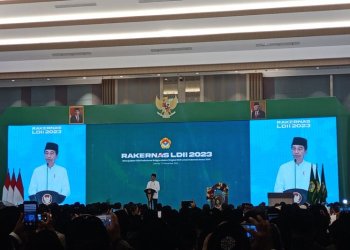 Presiden Joko Widodo memberikan sambutan pada acara Peresmian Pembukaan Rapat Kerja Nasional Lembaga Dakwah Islam Indonesia (LDII) 2023 di Grand Ballroom Minhaajurrosyidiin, Jakarta, Selasa (7/11/2023). (Foto: Antara/Rangga Pandu Asmara Jingga)