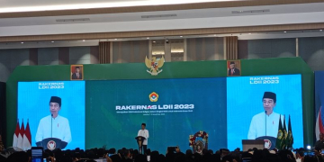 Presiden Joko Widodo memberikan sambutan pada acara Peresmian Pembukaan Rapat Kerja Nasional Lembaga Dakwah Islam Indonesia (LDII) 2023 di Grand Ballroom Minhaajurrosyidiin, Jakarta, Selasa (7/11/2023). (Foto: Antara/Rangga Pandu Asmara Jingga)