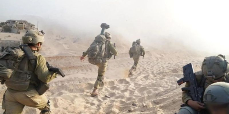 Foto yang dirilis oleh Pasukan Pertahanan Israel pada 7 November 2023 ini menunjukkan pasukan Israel melanjutkan operasi darat di Jalur Gaza. (Xinhua)