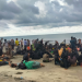 Sejumlah imigran Rohingya saat sempat mendarat di kawasan pantai Muara Tiga Kabupaten Aceh Utara sebelum kemudian didorong kembali ke laut, di Aceh Utara, Kamis (16/11/2023). (Foto: Dok. Panglima Laot)