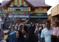 Keramaian pengunjung di anjungan PKA Sabang, di Taman Sulthanah Safiatuddin, Banda Aceh, Rabu (8/11/2023). (Foto: Fahzian Aldevan)