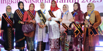 Bunda Paud Aceh Ayu Marzuki berhasil meraih penghargaan tingkat Nasional. (Foto: Dok. BPPA)