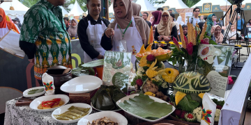 Foto: Tim Penggerak PKK Kota Sabang menyajikan dua kuliner khas pada lomba kuliner Pekan Kebudayaan Aceh (PKA) ke-8. (Foto: Dok. Humas Pemko)