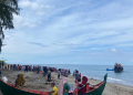 Ratusan imigran Rohingya di Pantai Kuala Pawoen, Desa Pante Sukon, Kecamatan Jangka, Kabupaten Bireuen, mendapat penolakan dari warga, Kamis, (16/11/2023). (Foto: Dok. Polda Aceh)