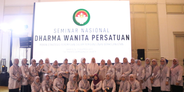 Ketua DWP Aceh Mellani Subarni bersama pengurus DWP Aceh, saat menghadiri Seminar Nasional Dharma Wanita Persatuan, di The Tribrata Darmawangsa, Jakarta, Kamis, (16/11/2023). (Foto: Dok. BPPA)