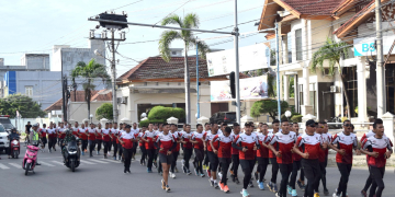 Prajurit TNI AD Badak Hitam Yonif 113/JS melakukan aktivitas lari 11 kilometer di Bireuen. (Foto: Dok. TNI AD Badak Hitam)