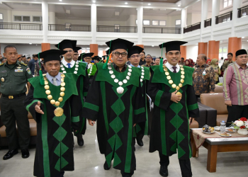 Sekda Aceh, Bustami menghadiri sekaligus menyampaikan sambutan pada Rapat Senat Terbuka Dalam Rangka Milad ke 60 Tahun Universitas Islam Negeri AR-RANIRY Banda Aceh, di Auditorium Prof. Ali Asjmi UIN Ar-Raniry, Darussalam, Kamis, (30/11/2023). (Foto: Adpim Pemprov Aceh)