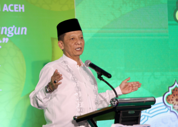 Penjabat Gubernur Aceh, Achmad Marzuki, membuka musyawarah besar (Mubes) Himpunan Ulama Dayah Aceh (HUDA) ke-4, di Hotel Grand Nanggroe Banda Aceh, Jumat, (1/12/2023) malam. (Foto: Dok. Adpim Pemprov Aceh)