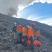Proses evakusi korban yang meninggal saat erupsi gunung marapi yang berada di wilayah administrasi Kabupaten Agam dan Tanah Datar, Sumatera Barat. (Foto: Dok. BNPB)