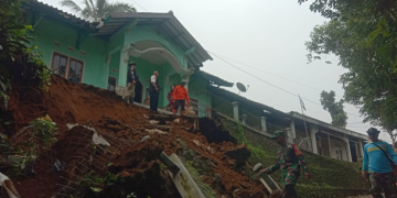 Sejumlah rumah warga terdampak gempa. (Foto: Dok. BNPB)